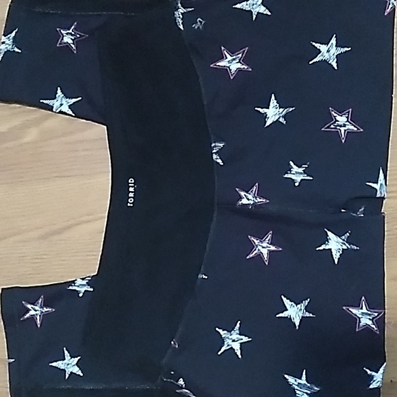 COPY - TORRID ACTIVE CROPPED CAPRI PANTS SIZE 2 STARS - Picture 7 of 7